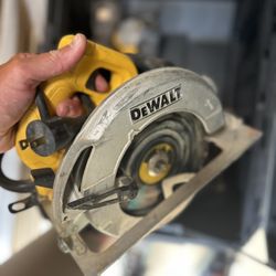 Dewalt Skill Saw ( Corded ) 
