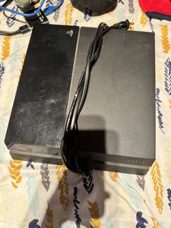 PS 4 With 2 Controllers And Game Included
