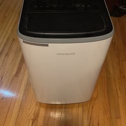 FRIGIDAIRE FLOOR MODEL AIR CONDITIONER