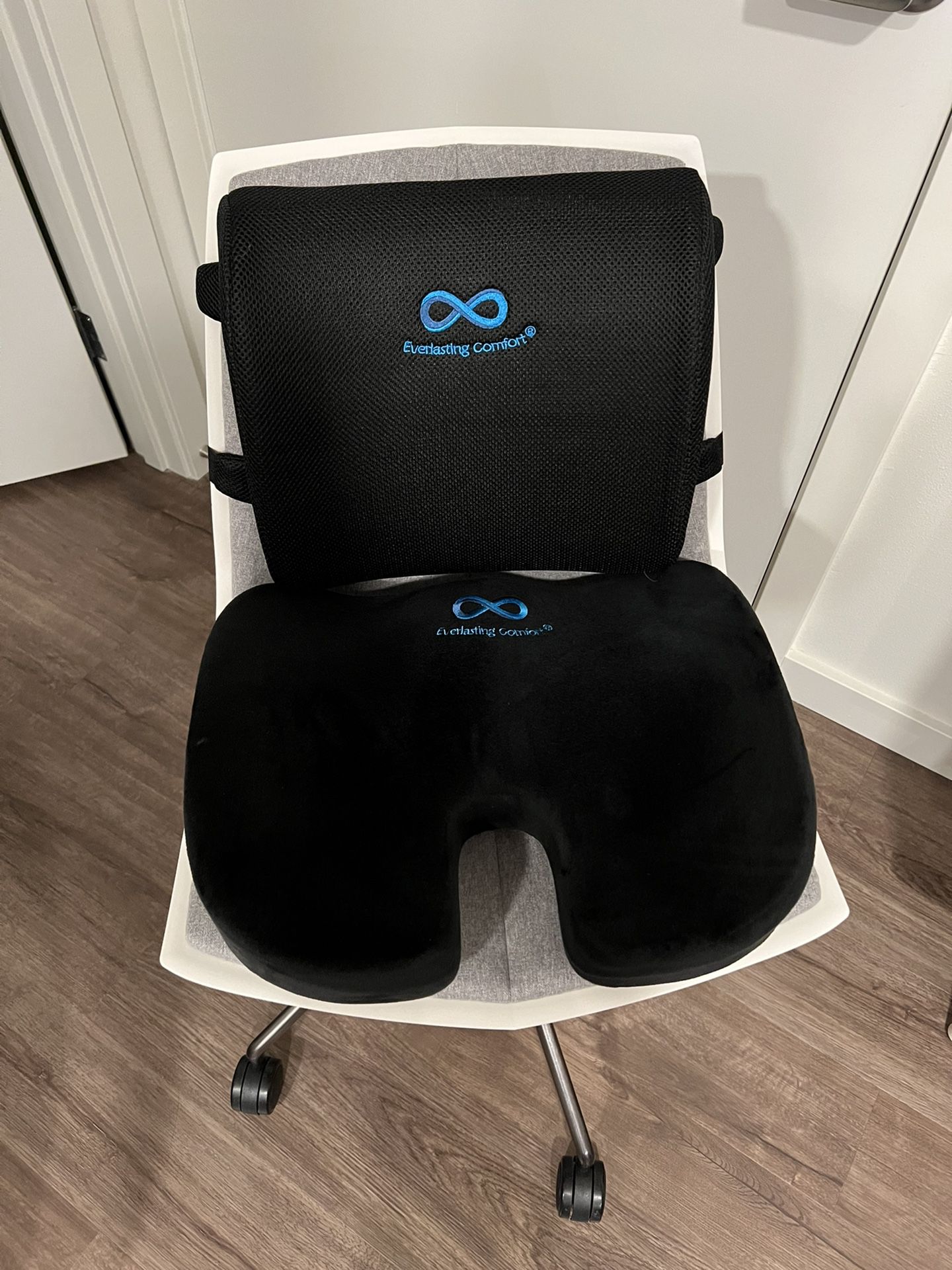 Everlasting Lumbar Support And Cushion for Sale in Bellevue, WA - OfferUp