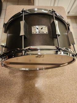 Pork Pie Little Squealer Snare Drum 14 x 7” Black Satin (Stand NOT included)