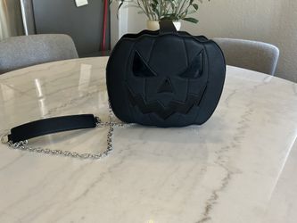 Black Jack-O’-Lantern Purse/Dolls kill