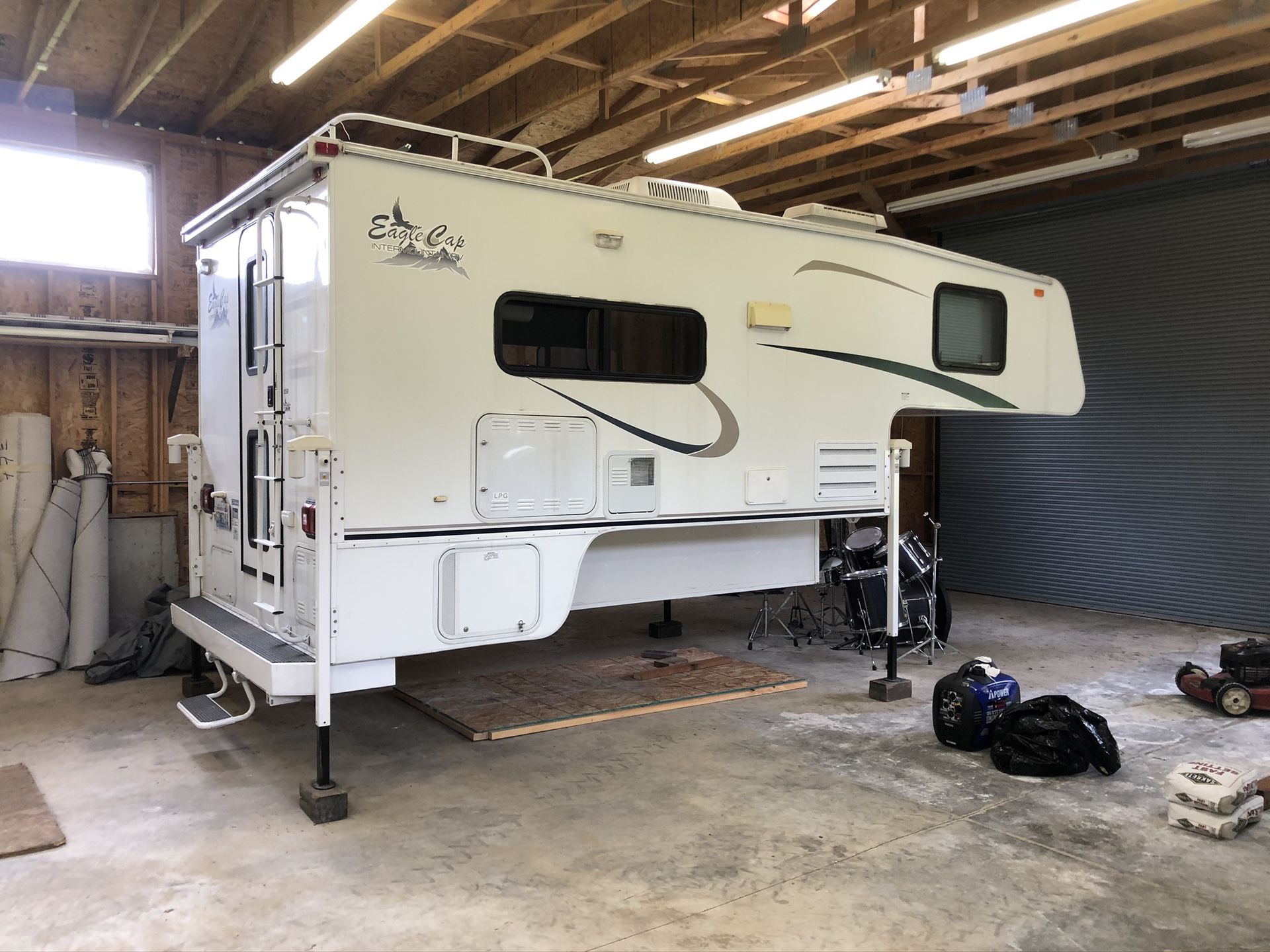 2004 Eagle Cap 1150 Camper