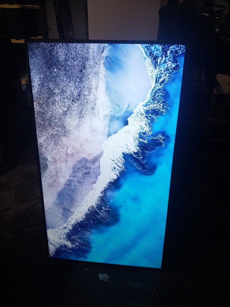 60 Inch Samsung 4k Smart Tv .Lil Damage On Frame But Works Perfectly Fine