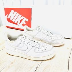 NIKE AIR FORCE https://offerup.com/redirect/?o=c25lYWtlcnMuTWVu’s size 7.5 