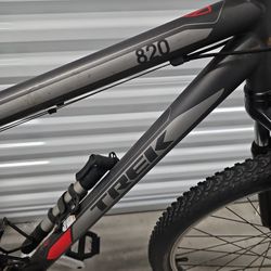 Trek 820.  46 Cm
