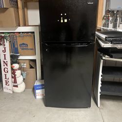 Frigidaire Refrigerator – Works Perfect – Clean – Ready to Use