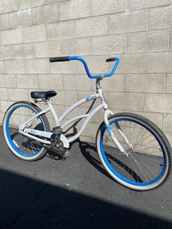 Women’s beach cruiser