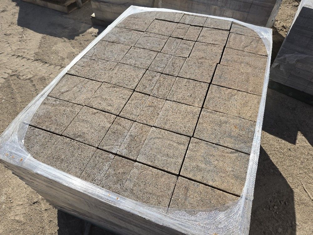 CONCRETE PAVERS 3 PIECE COMBO $380 PER PALLET ( 120 SQUARE FEET PER PALLET)