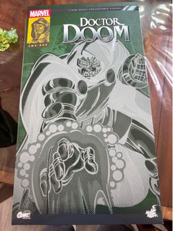 Hot Toys Marvel Dr Doom Collector Edition