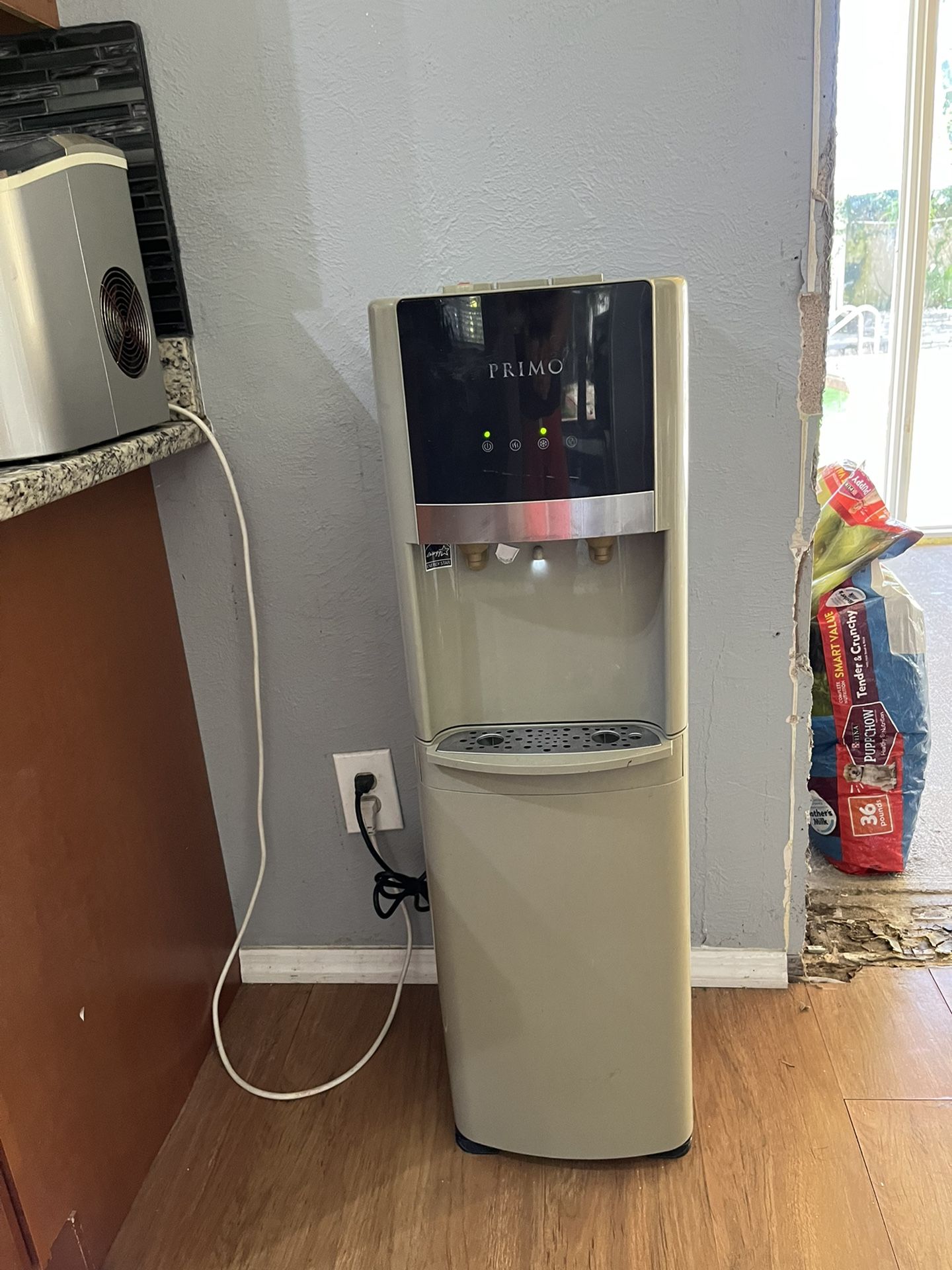 hot and cold water dispenser