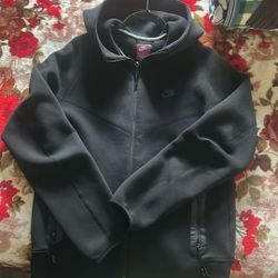 Nike tech size medium