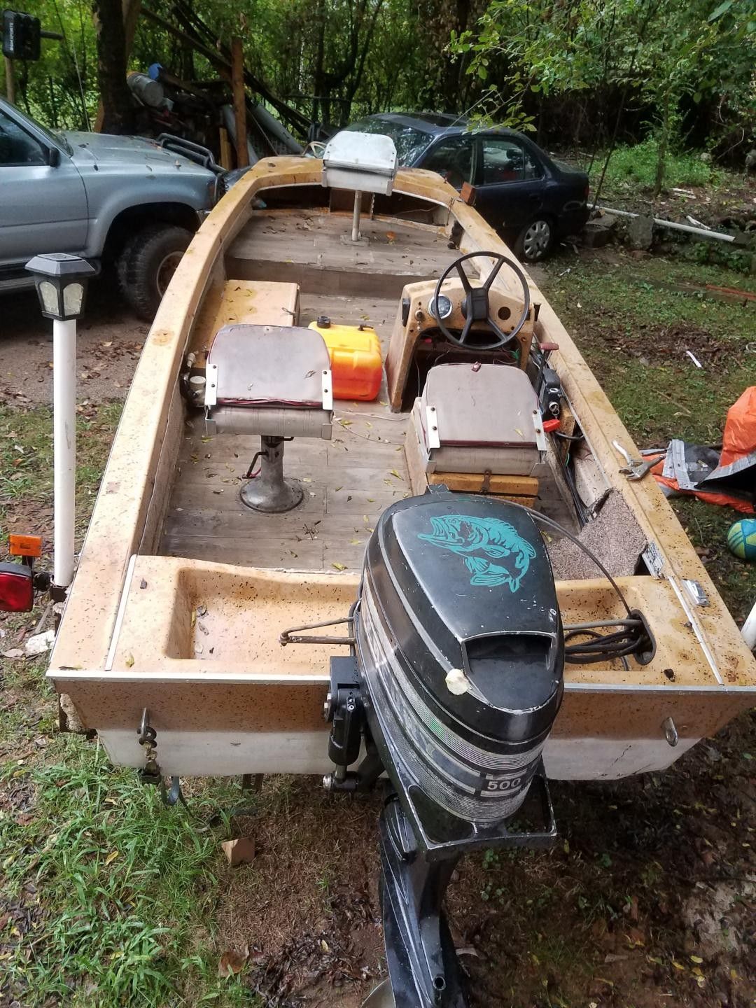 mercury of 50 hp measures 15 "1970. new water pump and floor, the trailer has new cable and lights, it does not start.