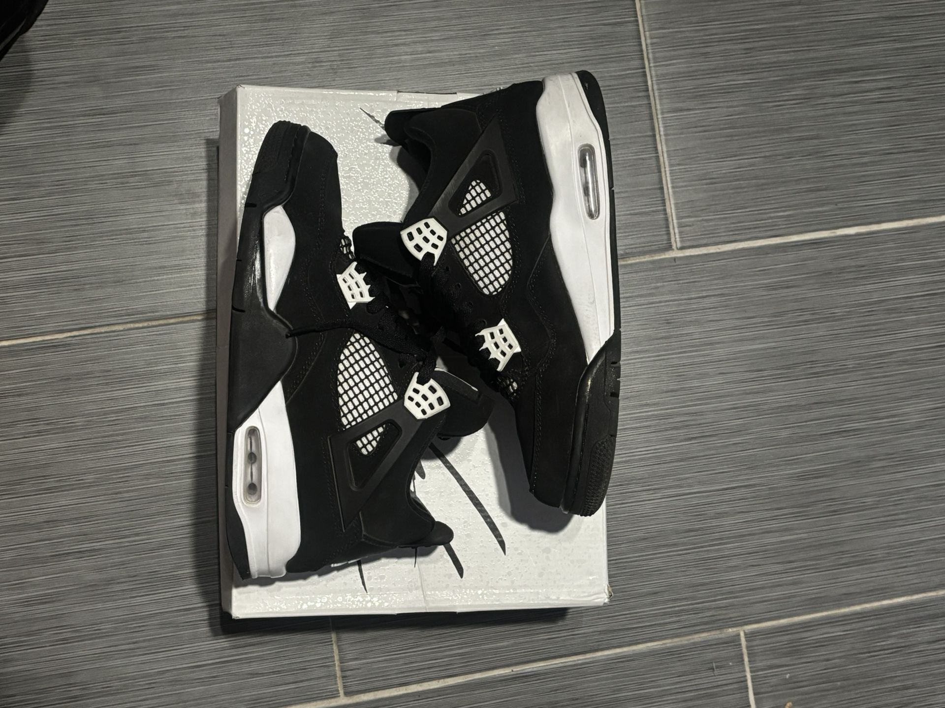 Jordan 4 Retro (White thunder)
