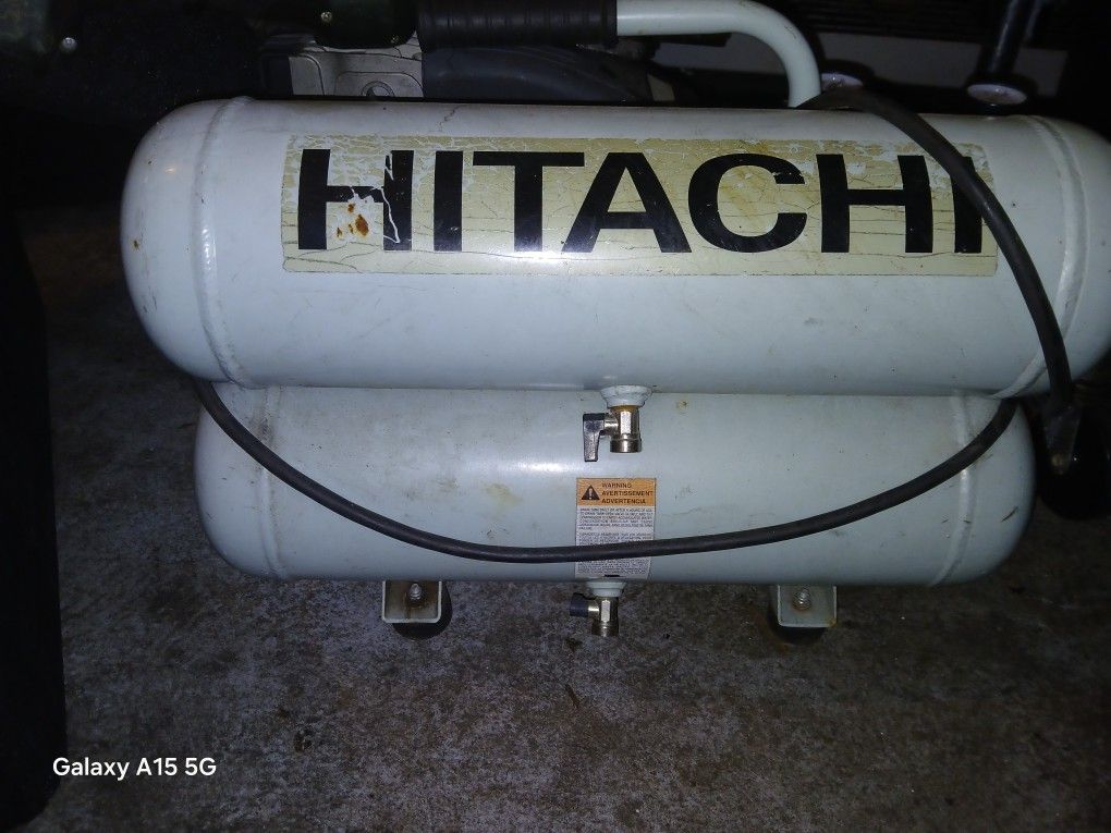 Hitachi 1.35-HP 4-Gallon Contractor Twin Stack Air Compressor