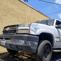2006 CHEVY 2500 FOR PARTS