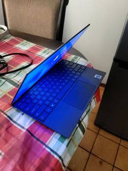 Dell XPS laptop: Core i7, Type C, Windows11. MS-office.