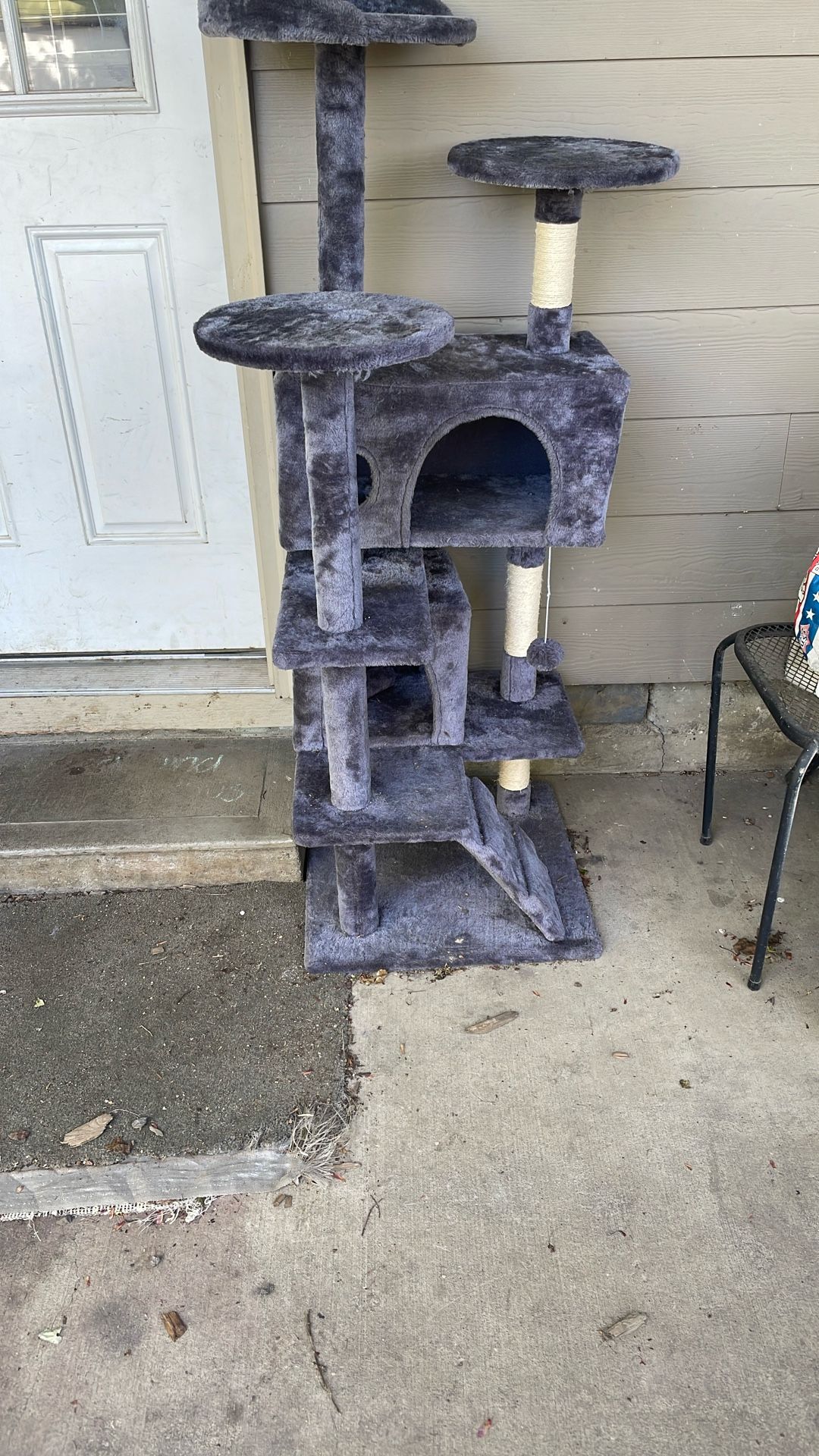 Cat Play Station,,no Tears No Rips Almost Brand New Barely Used