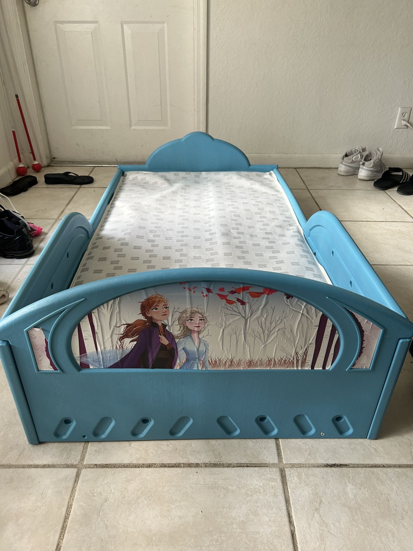 Baby Elsa Bed With Mattress 