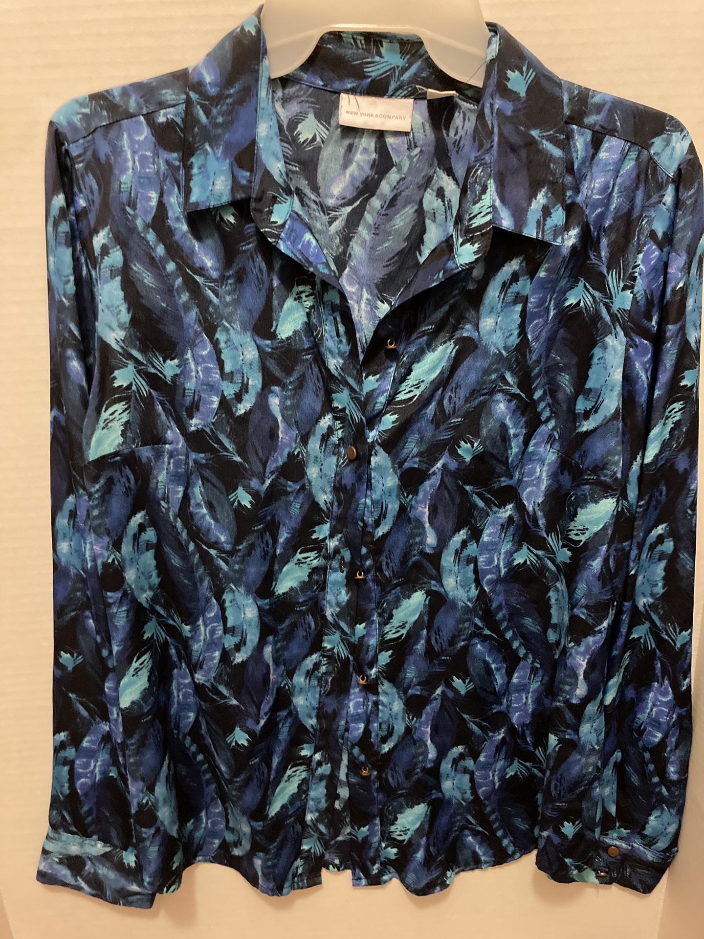 New York & Company Women's Feathers Print Blue Button down Blouse long sleeve.
