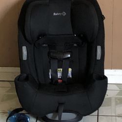 LIKE NEW SAFETY 1ST CONVERTIBLE CAR SEAT!!!!