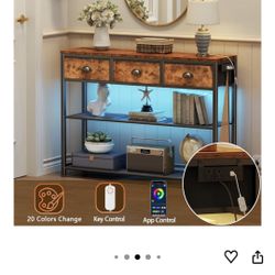 Table with Charging Station 