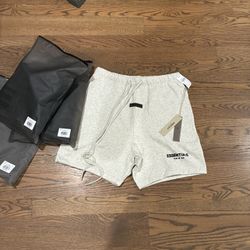 Essentials Shorts Ligth Oatmeal Size L