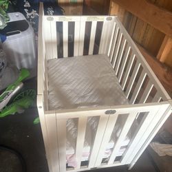 Mini White crib