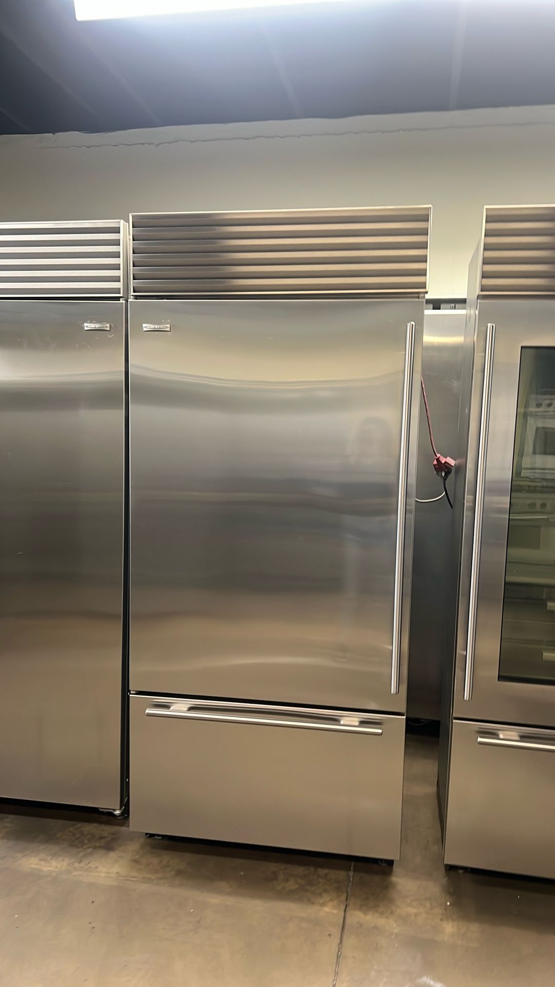 SUB ZERO 36”WIDE BUILT IN BOTTOM FREEZER REFRIGERATOR