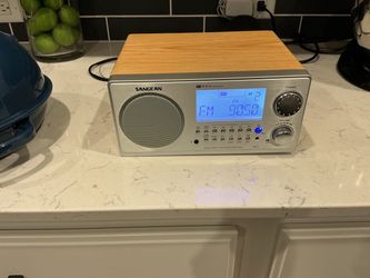 Sangean WR-2 AM/FM Tabletop Radio – Excellent Condition