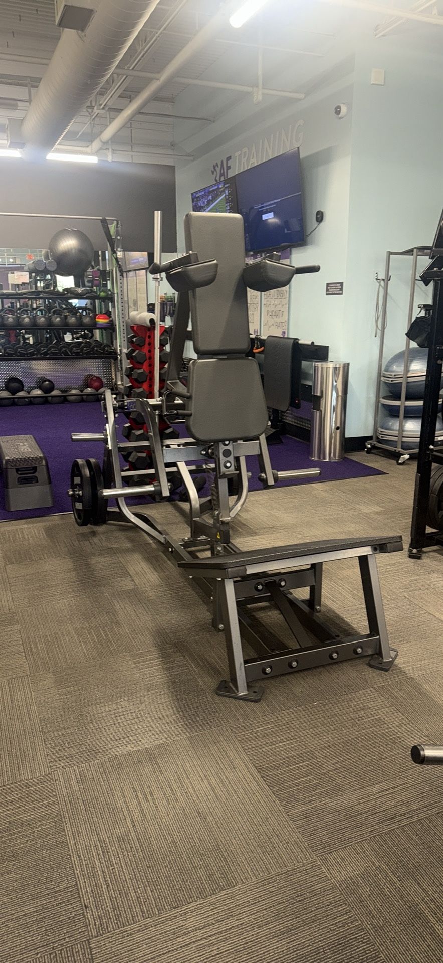 Hammer Strength Vsquat