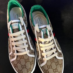 Men’s Shoes Size 11 