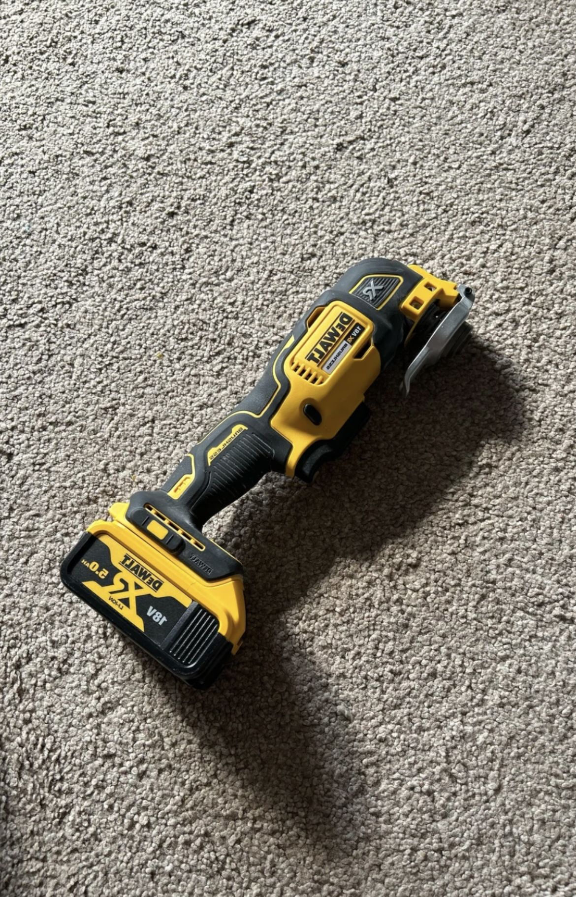 DEWALT 20V MAX XR Oscillating Multi-Tool Cordless, Variable Speed Brushless Motor Multitool with LED