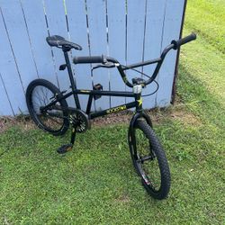 Freeagent Rockstar BMX Bike LIKE NEW garage kept OBO
