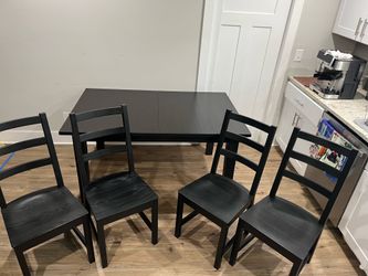Solid Wood Expandable Table with Four Chairs