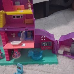 Polly Pocket Toys GFP42 Pollyville Pocket