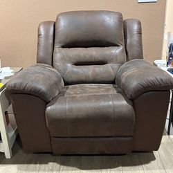 2 Recliners