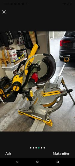 DEWALT Compound Miter Saw