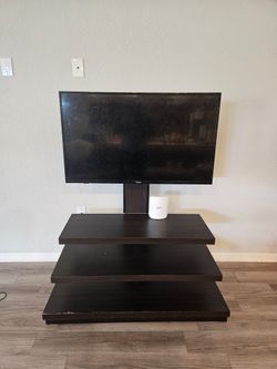42” Toshiba TV + Modern TV Stand – Works but Needs Repair / TLC