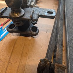 Anti sway weight distribution hitch