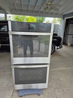 GE Smart Oven with WiFi Connection 220 Electric
