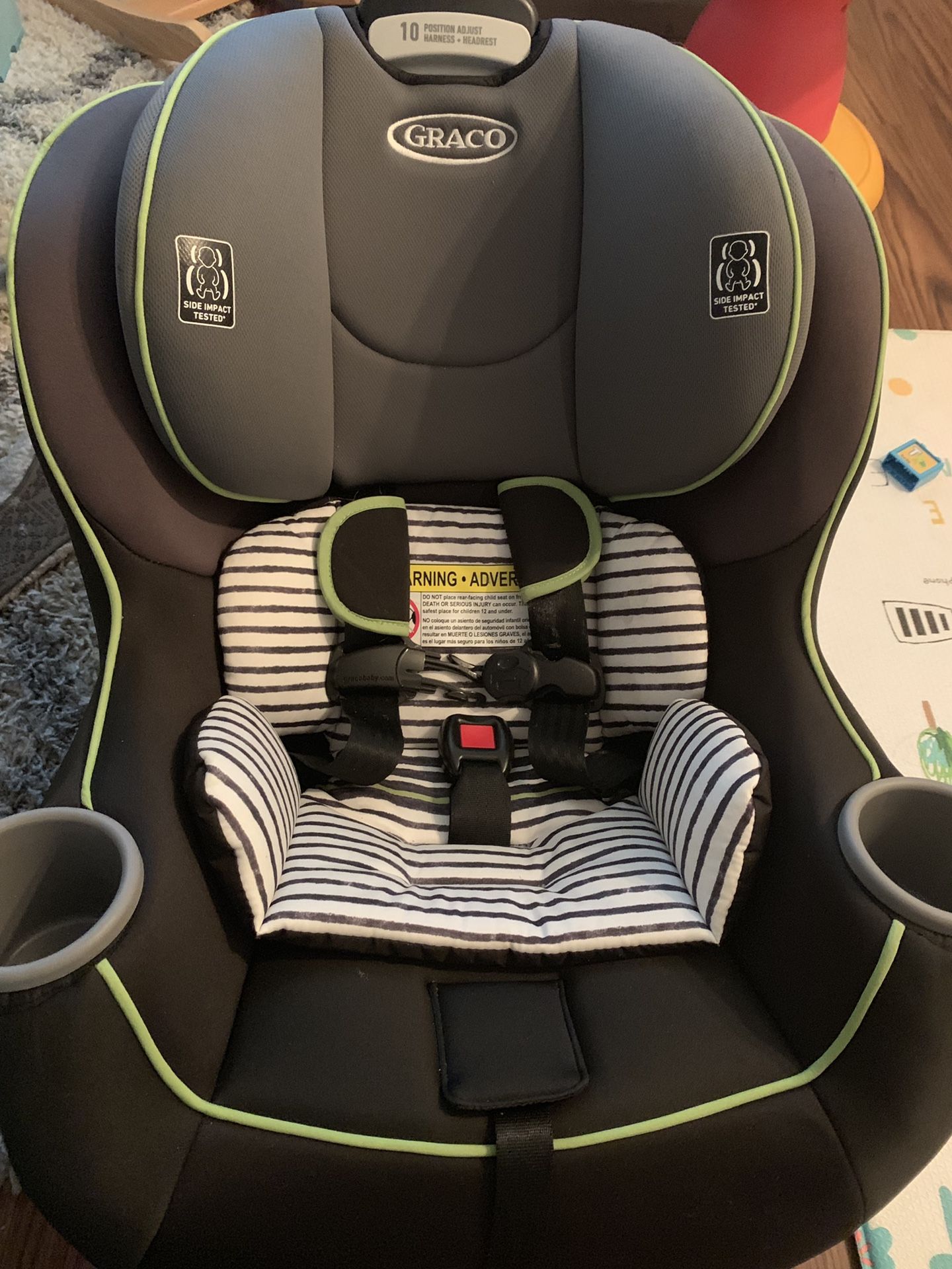 BRAND new car seat