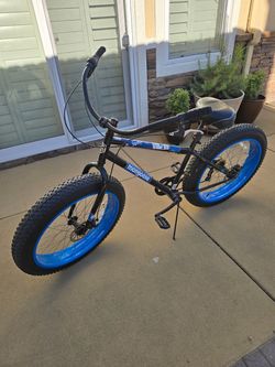 Mongoose fat tire bike with bike rack