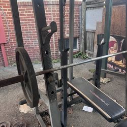 Weight bench with accessories