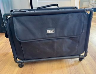 22" Tutto sewing machine case on wheels
