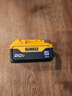 New Dewalt 20-Volt MAX XR Lithium-Ion 5.0Ah Battery