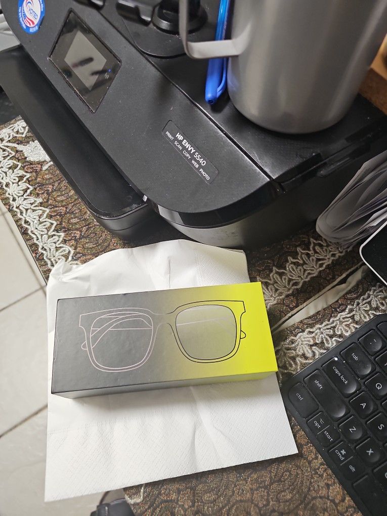 SMART GLASS WIRELESS 2025 WITH AUTO DIMMING LENSES,BROWN COLOR,TOUCH CONTROL,BUILT IN MICHROPHONE, HIGH RESOLUTION AUDIO,RECHARGABLE BATTERY 