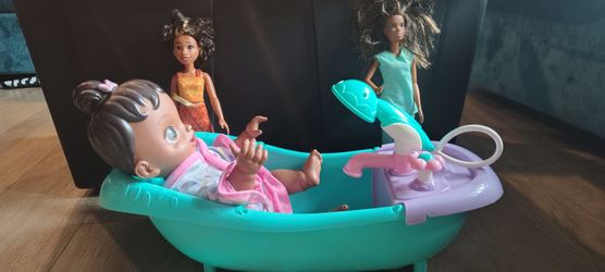Baby Alive doll with working Tub