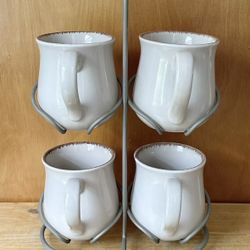 Set Of 4 Fireside Beige/White Brown Rim Stoneware 22 oz Mugs w/ Metal Stand 