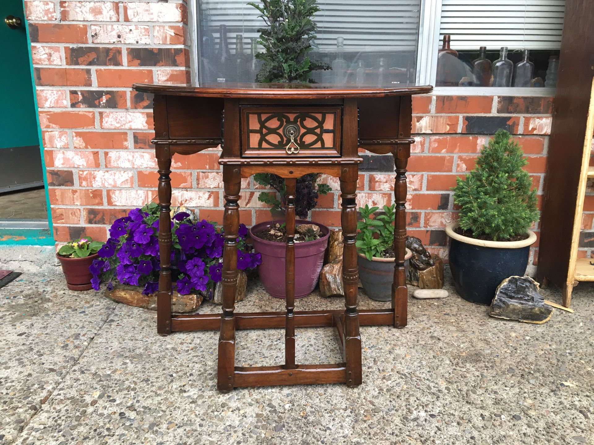 Entry accent table